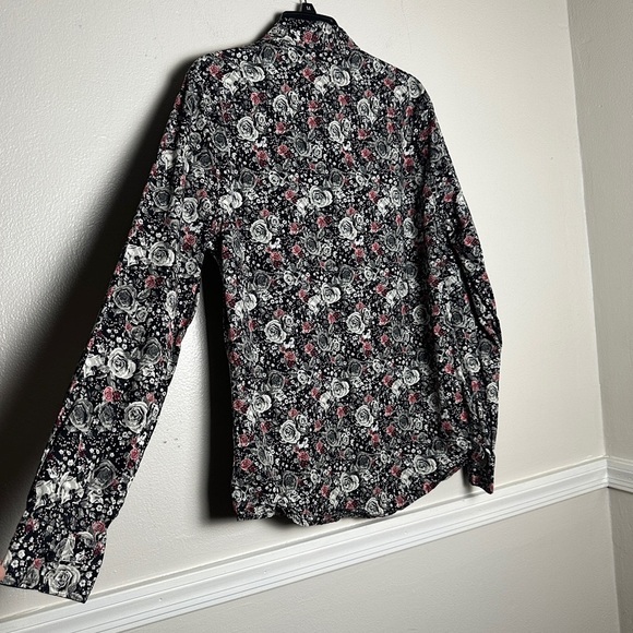 GUESS Los Angeles Men’s Button Down Collared Shirt Red & Black Rose Floral Print - Picture 12 of 13